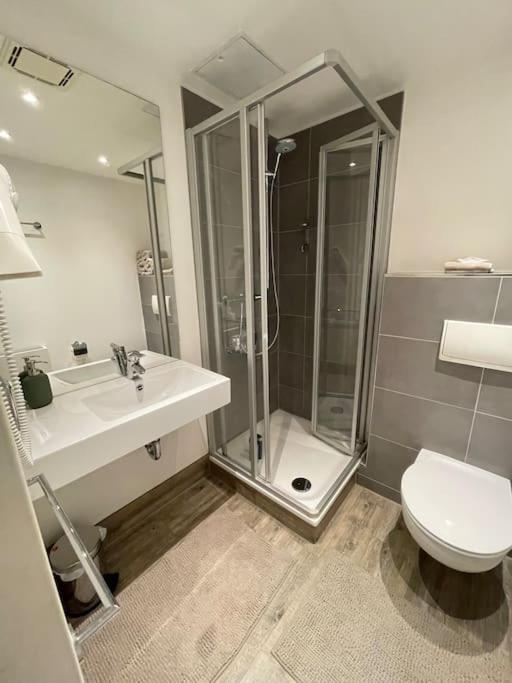 Gemuetliches 778 Naehe Medienhafen S-bahn Und Free Parken Dusseldorf